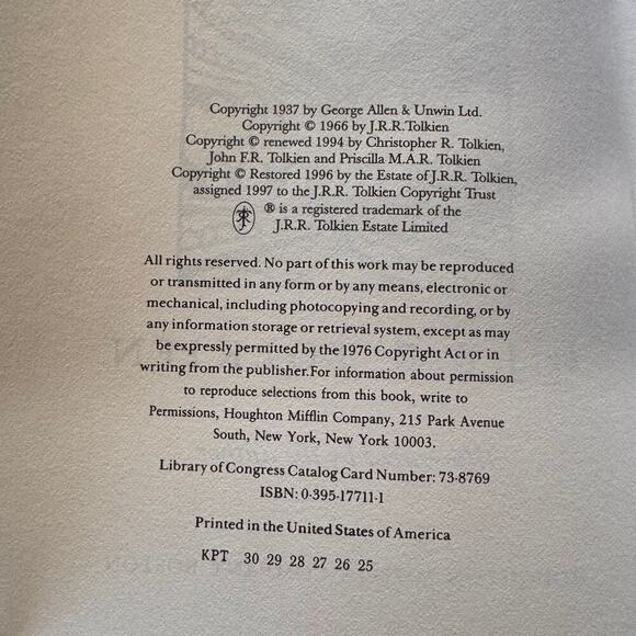 The Hobbit J.R.R. Tolkien Collectors Edition Hardcover Slipcase Green Speckled - Picture 7 of 7